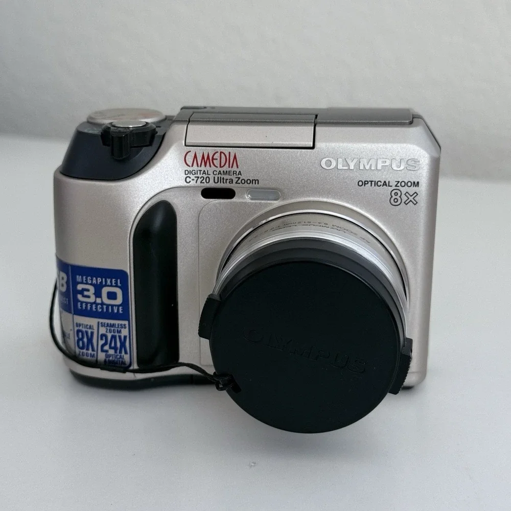 Olympus Camedia C-720 Ultra Zoom 3.0MP Digital CAMERA ONLY Silver POWERS ON